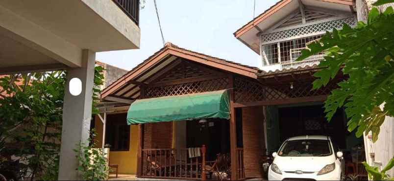 Rumah Pinggir Jalan Raya Belakang Universitas Budi Luhur
