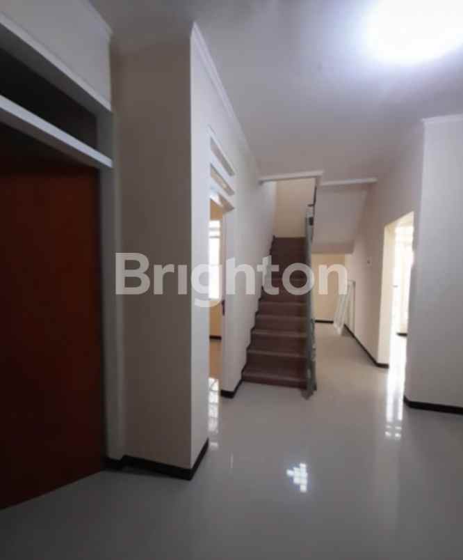 rumah rungkut asri shm 2 lantai hadap barat