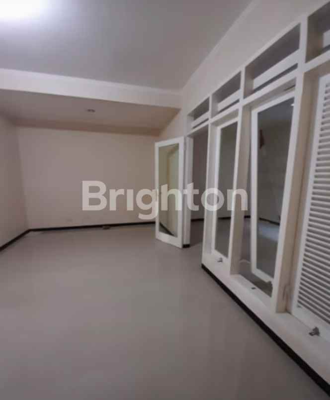 rumah rungkut asri shm 2 lantai hadap barat