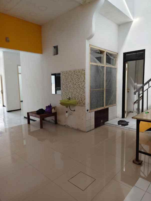 rumah rungkut mapan 1 5 lantai