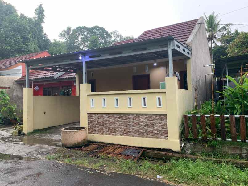 rumah second cantik kecil tapi terawat