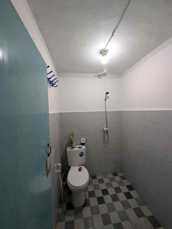 rumah second dalam perumahan di ciherang depok