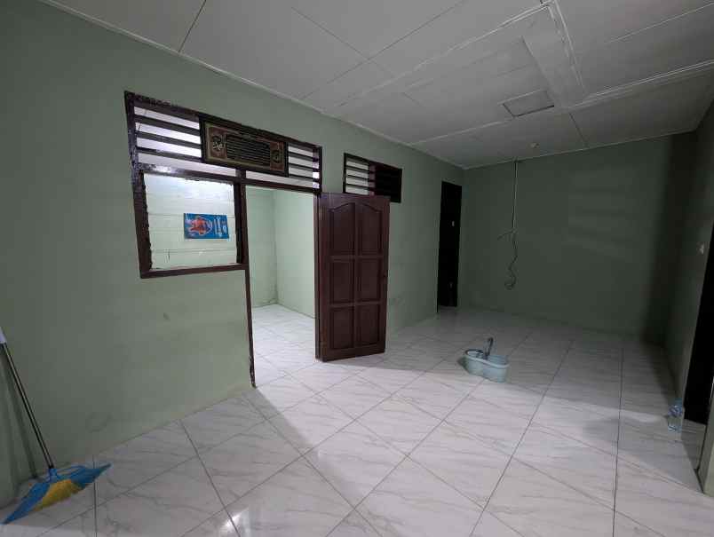 rumah second dalam perumahan di ciherang depok