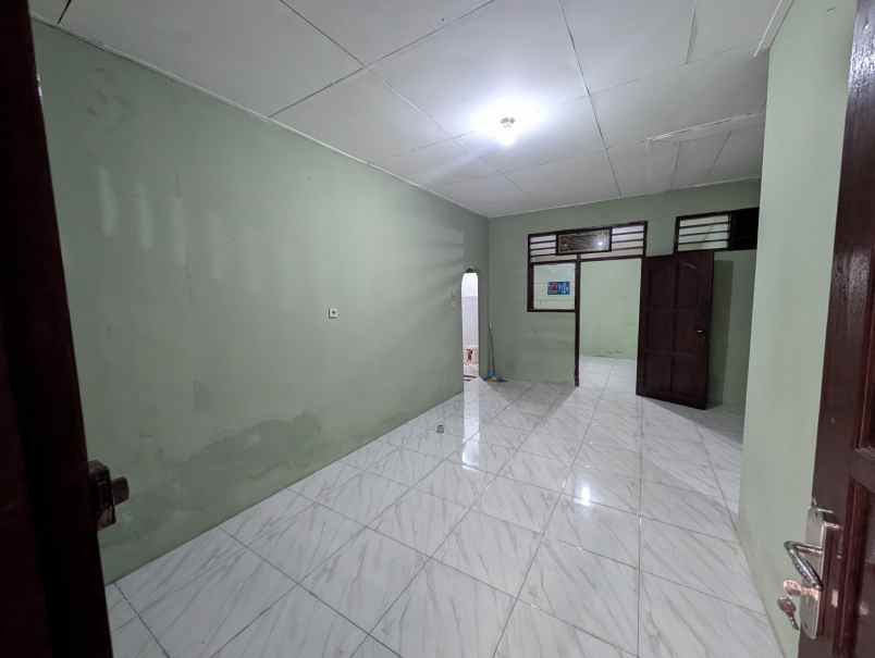 rumah second dalam perumahan di ciherang depok