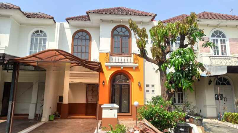 rumah second dalam townhouse di kayu putih