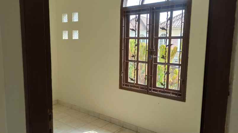 rumah second dalam townhouse di kayu putih