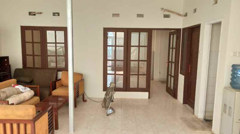 rumah second dalam townhouse di kayu putih