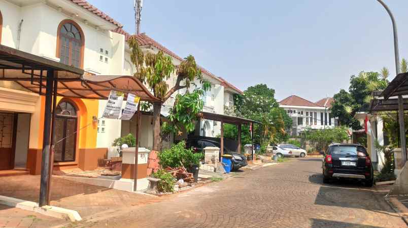 rumah second dalam townhouse di kayu putih