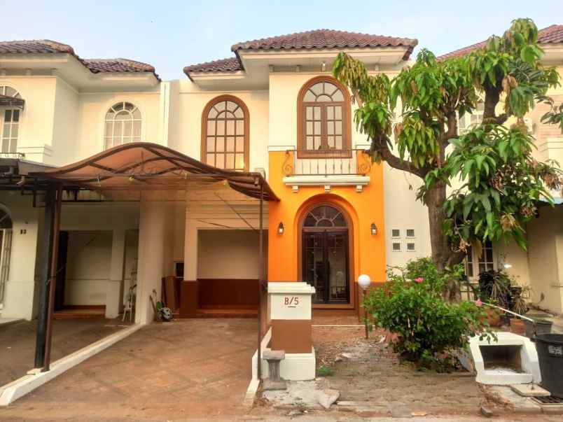 rumah second dalam townhouse di kayu putih