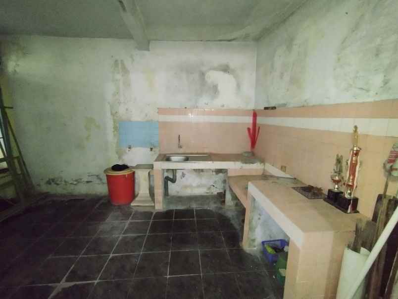 rumah second lokasi strategis dekat pasar gede solo