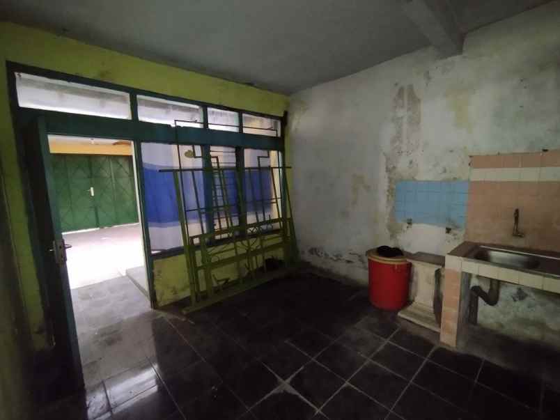 rumah second lokasi strategis dekat pasar gede solo