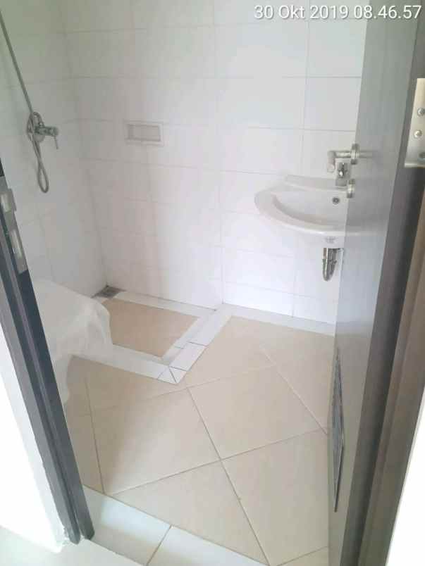 rumah second strategis di citra lake sawangan depok