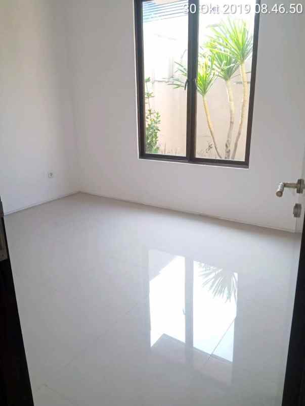 rumah second strategis di citra lake sawangan depok