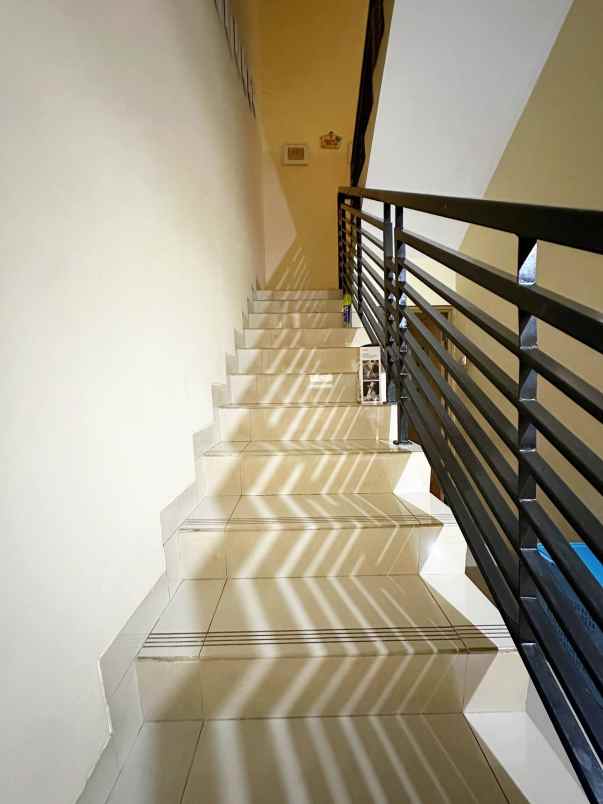 rumah second strategis pondok kelapa jakarta timur