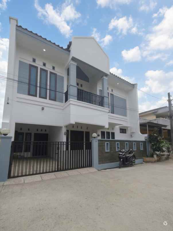 rumah secondary dalam komplek di jatibening bekasi