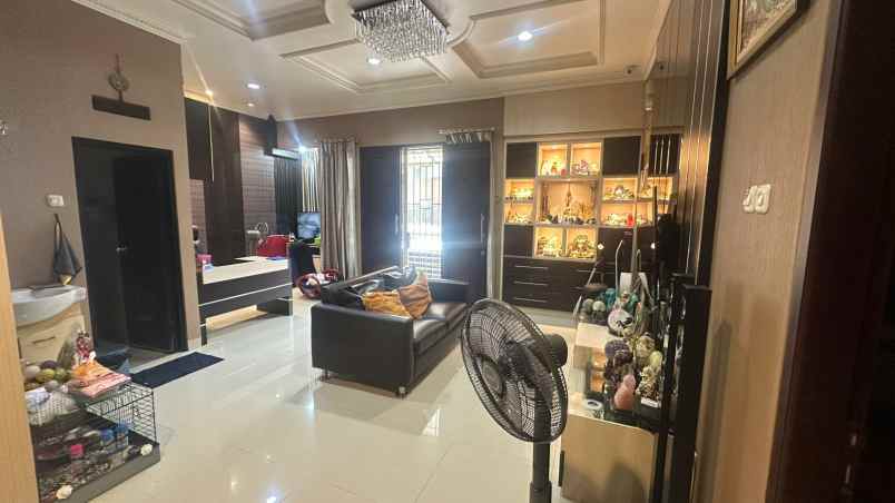 rumah semi furnished 3 lantai di tomang jakarta barat