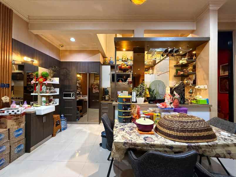 rumah semi furnished 3 lantai di tomang jakarta barat