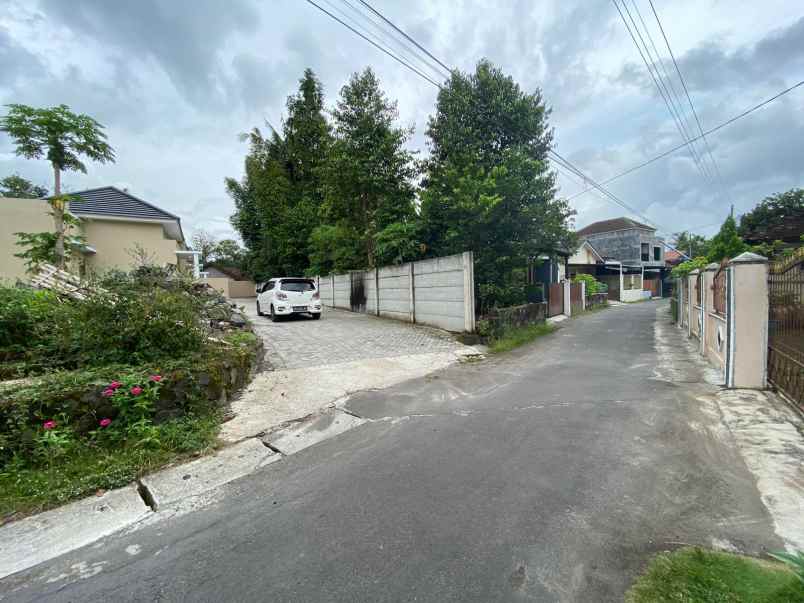 rumah siap huni cantik dekat kampus unisa