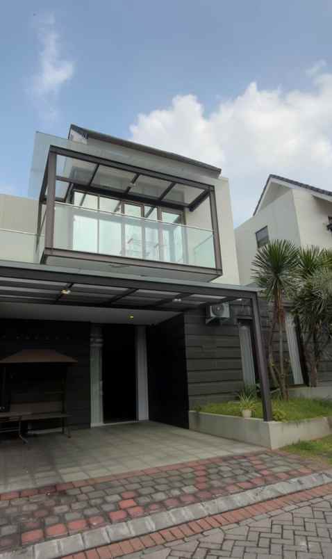 rumah siap huni lokasi strategis area suhat