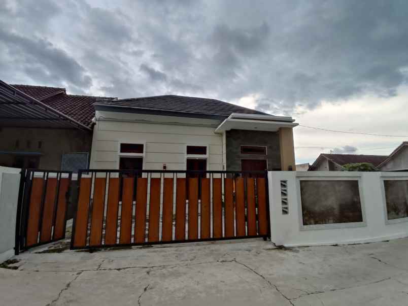 rumah siap huni tanah luas view sawah di prambanan