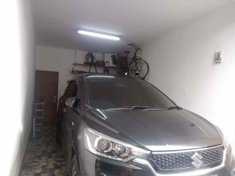 rumah strategis dekat pintu tol desari