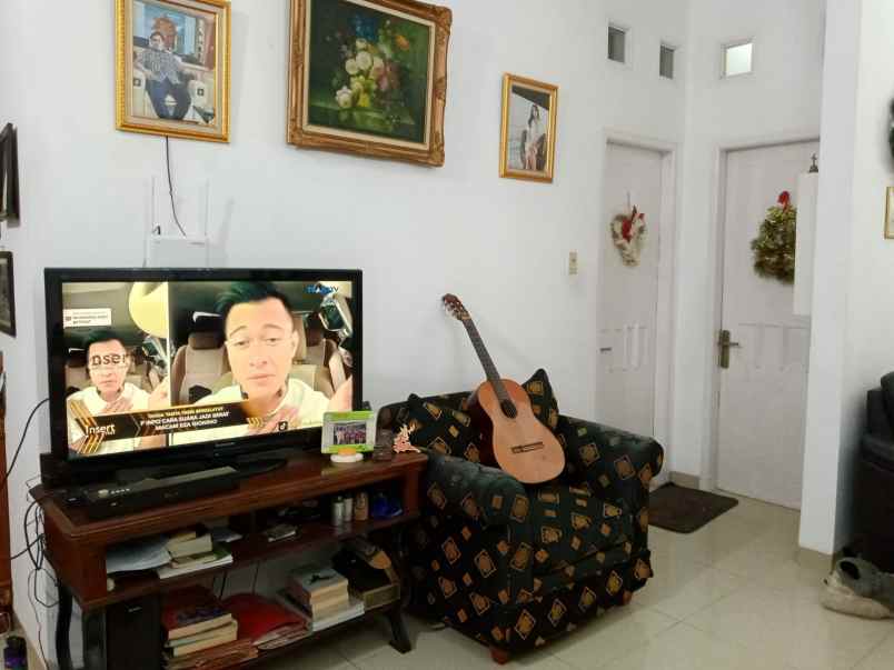 rumah strategis di pesona khayangan depok