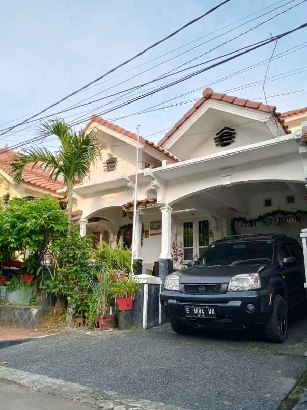 rumah strategis di pesona khayangan depok