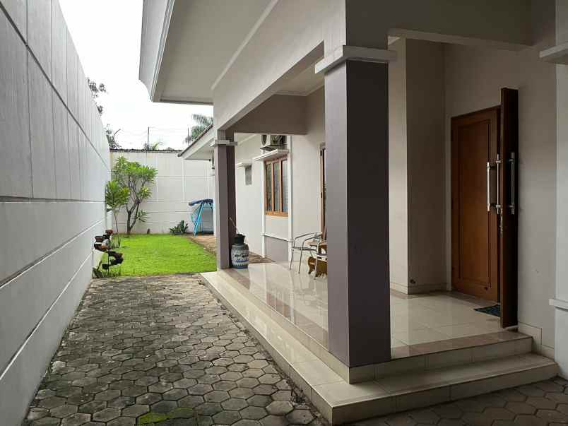 rumah super luas pinggir jalan pepaya raya jagakarsa
