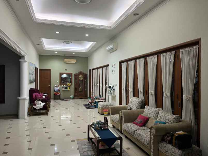 rumah super luas pinggir jalan pepaya raya jagakarsa