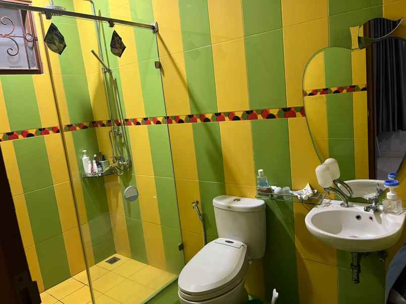 rumah super luas pinggir jalan pepaya raya jagakarsa