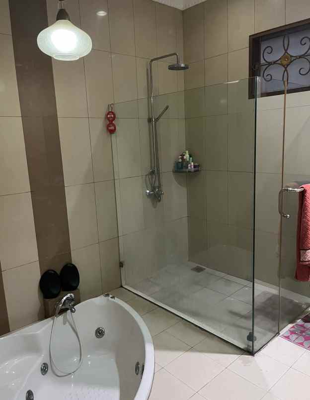 rumah super luas pinggir jalan pepaya raya jagakarsa