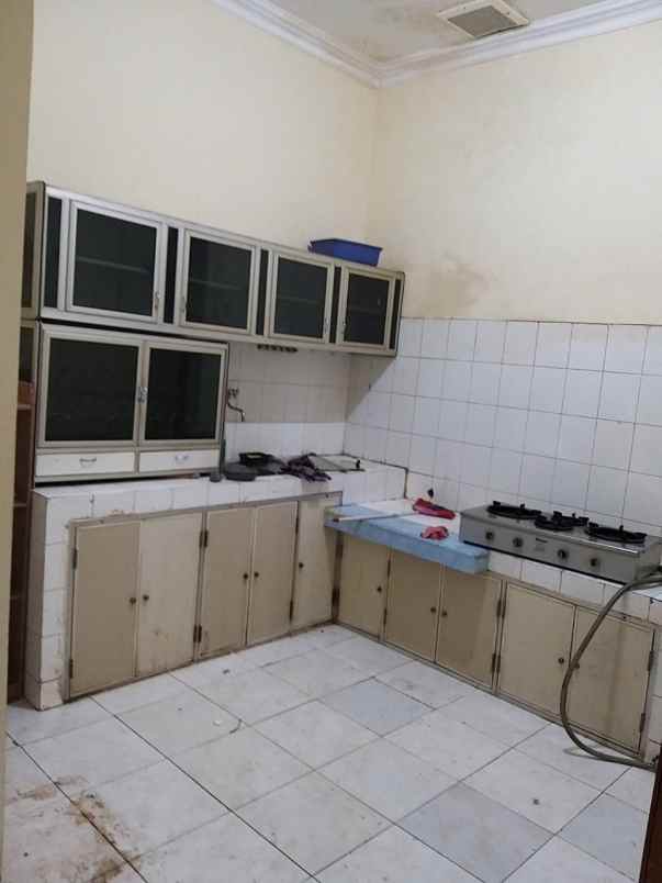 rumah sutorejo tengah hadap selatan