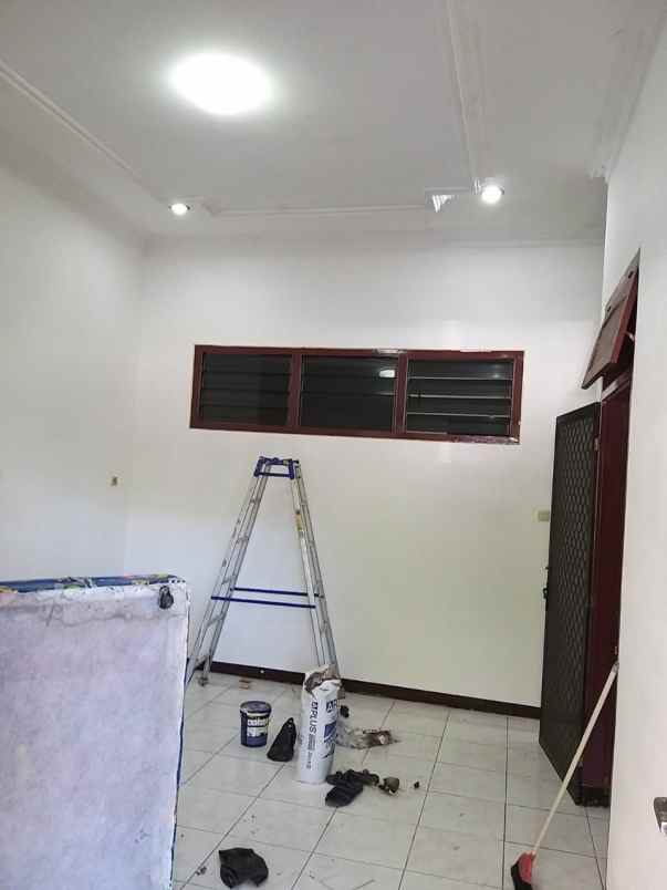 rumah sutorejo tengah hadap selatan