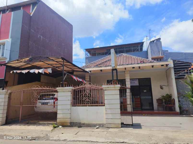 rumah tempat usaha pinggir jalan murah di bintara