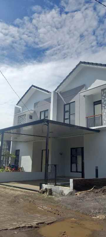 rumah villa plus kolam renang bandung barat