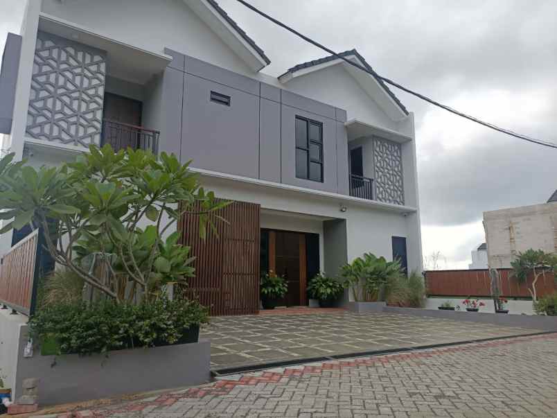 rumah villa plus kolam renang bandung barat