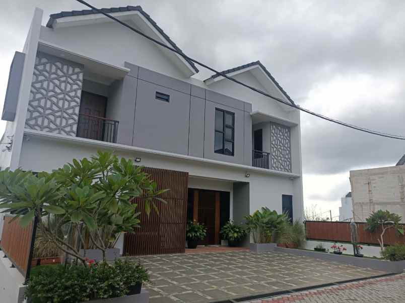 rumah villa plus kolam renang bandung barat