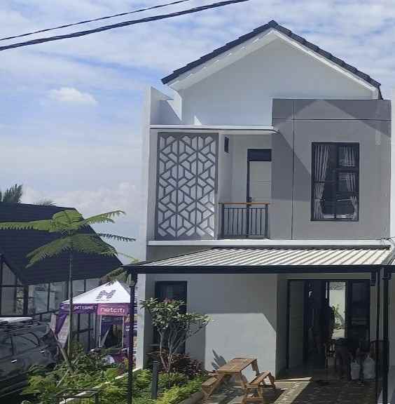 rumah villa plus kolam renang bandung barat