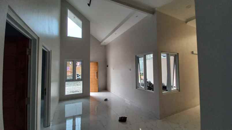 super mewah rumah townhouse shm di janti jogja