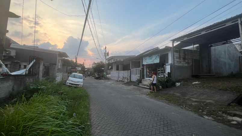 tanah pinggir jalan dekat pasar sendangmulyo tembalang