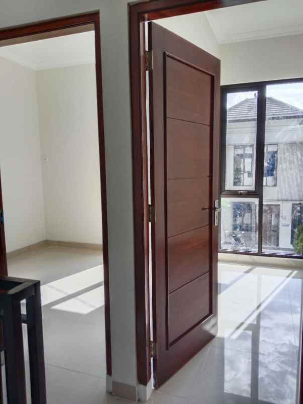 temukan kehidupan modern di ndalem hinggil