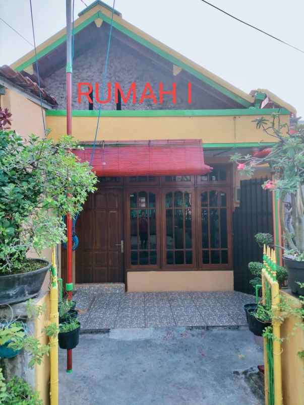 2 rumah jejer 1 lahan siap huni