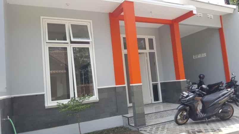 5 menit pasar denggung rumah baru 2 lantai mlati jogja