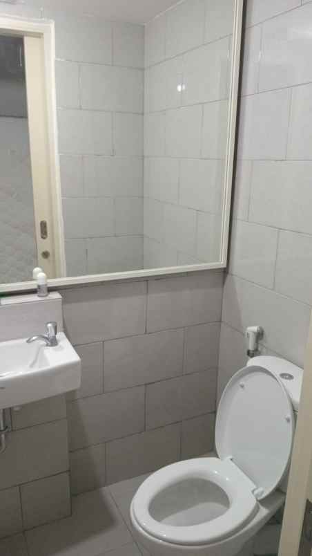 amor pakuwon city lantai 26 studio semi furnished nego