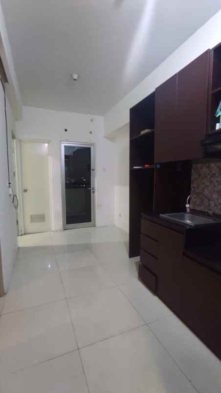 apartment eastcoast residence tower topaz depan pool