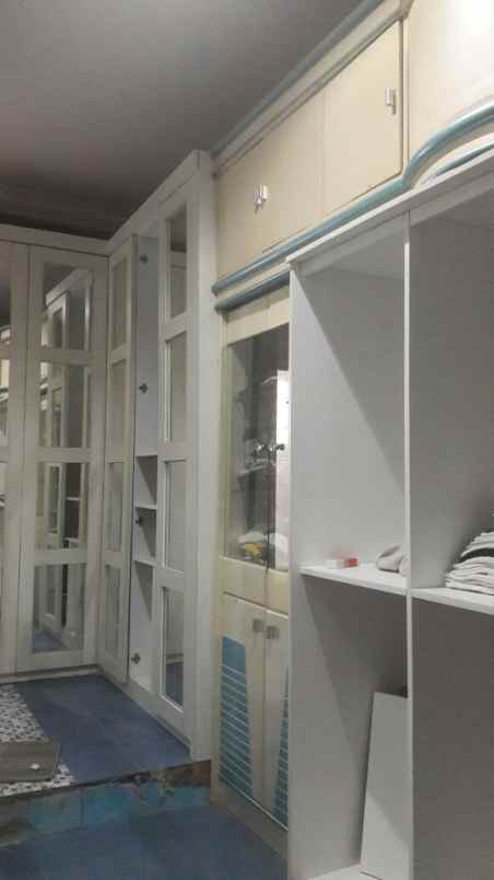 dijual cepat rumah 3 lantai bagus fullfurnish