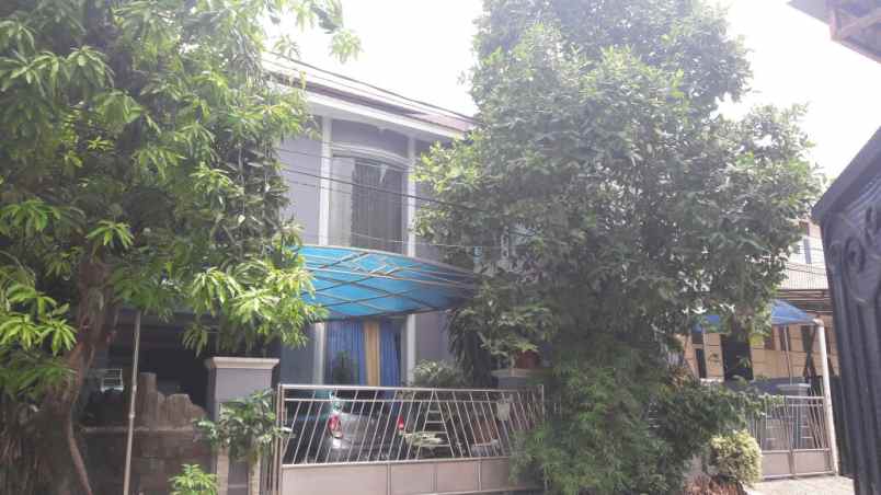 dijual cepat rumah 3 lantai bagus fullfurnish