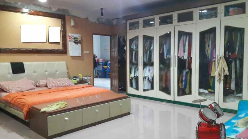 dijual cepat rumah 3 lantai bagus fullfurnish