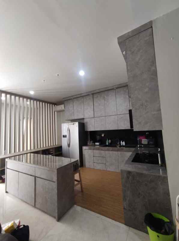 dijual cepat rumah bagus 2 lantai kelapa lilin