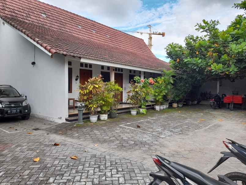 dijual hotel jl ringroad utara maguwo